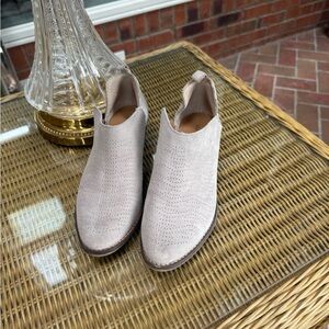 Lucky Brand Cream Ankle Booties Slip-On